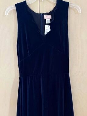 Velvet Scalloped Neckline Dress in Navy (Brand-new with tags)